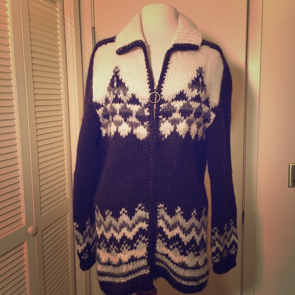Hand Knit Sweater ❄️